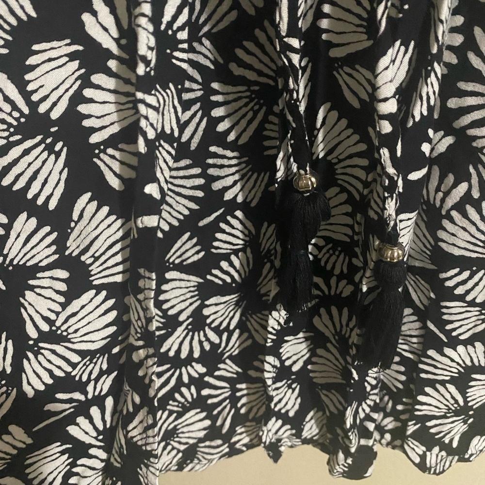 Blue Island Black and White Leaf Print Dress - Picture 3 of 5